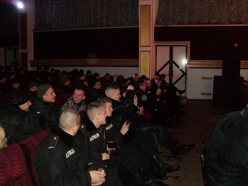 Украинские звезды отдали свои вышиванки ради солдат в зоне АТО