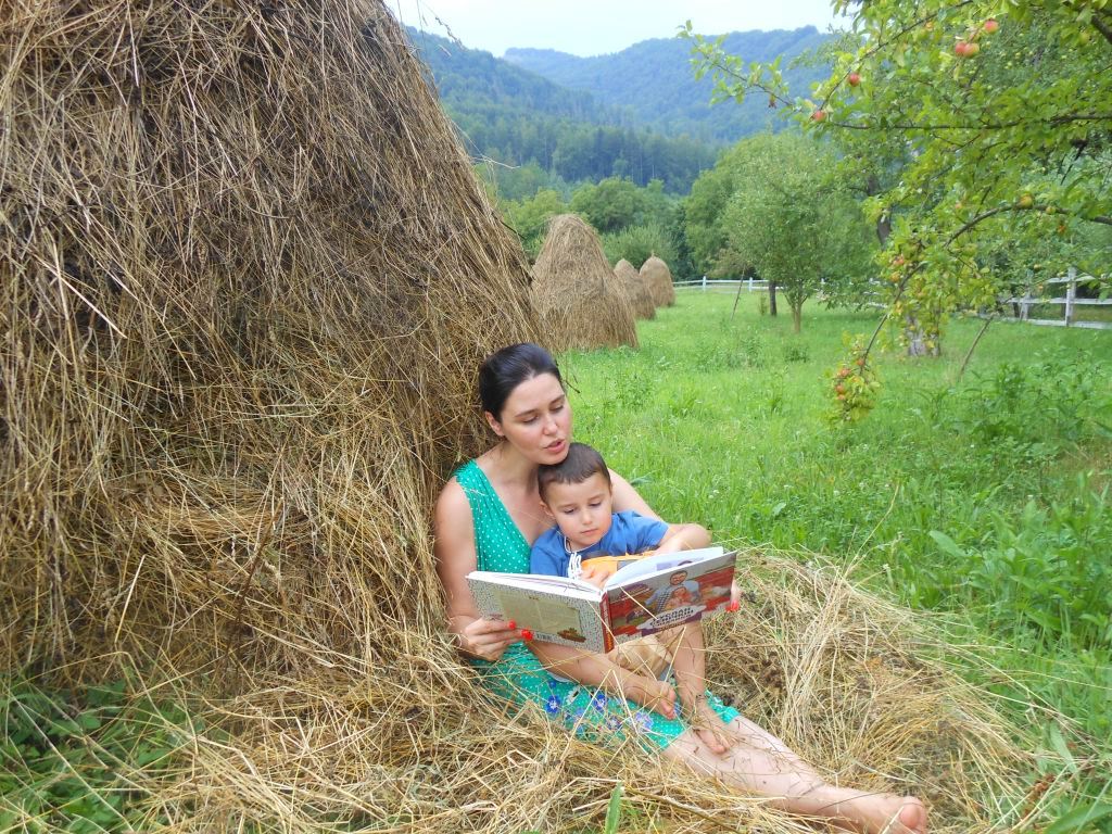 Телеведущая Людмила Барбир с сыном в Карпатах: семейные фото 