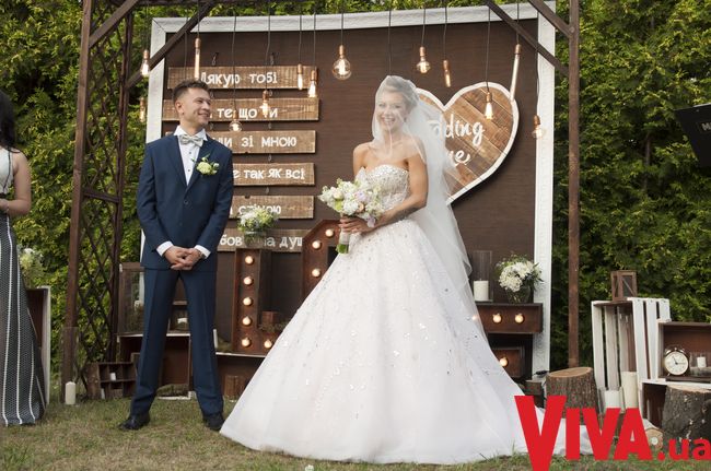 Дмитрий Ступка и Полина Логунова устроили пышную свадьбу под Киевом