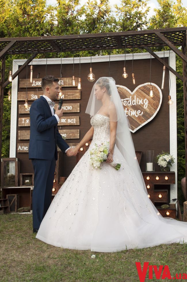 Дмитрий Ступка и Полина Логунова устроили пышную свадьбу под Киевом
