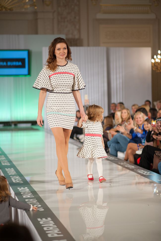Знаменитые мамы вышли на подиум в рамках фэшн-показа Elena Burba