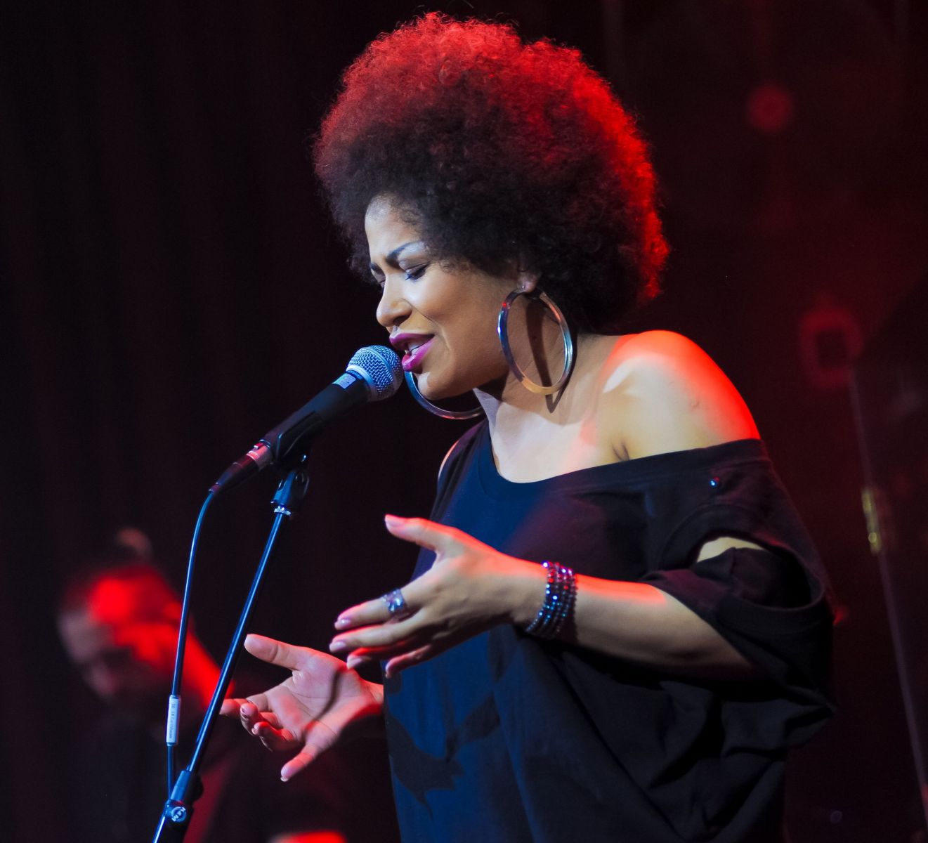 Беременная первенцем Гайтана засветила заметно округлившийся животик