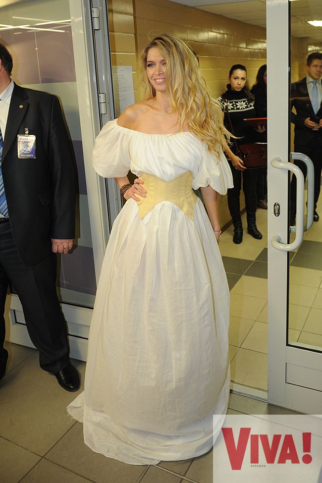 вера брежнева платье фото 2013