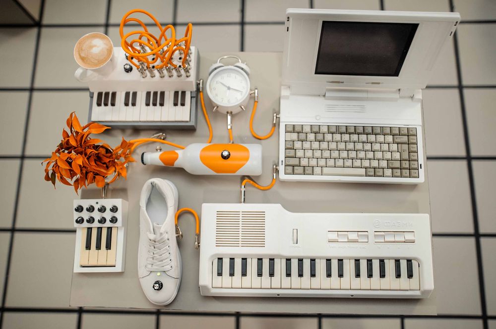 Brunettes Shoot Blondes