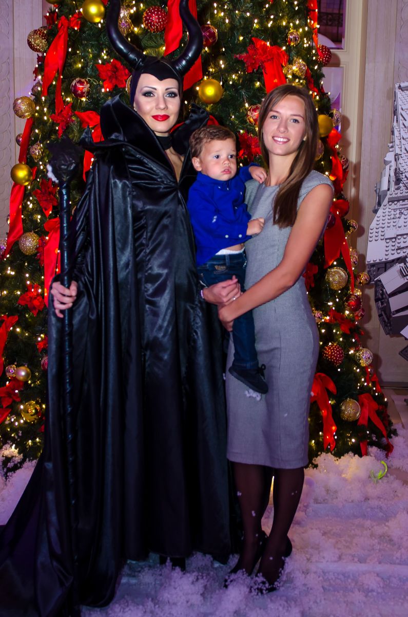  	Ольга Фреймут с сестрой, мамой и дочкой сходили на новогодний праздник