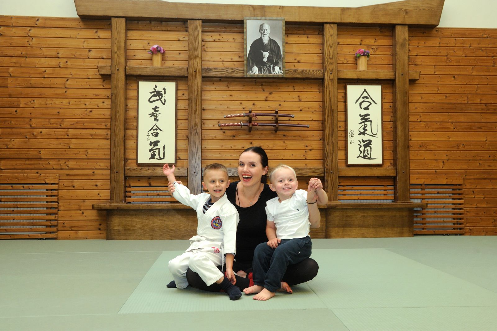 Янина Соколова с сыновьями Мироном и Николаем