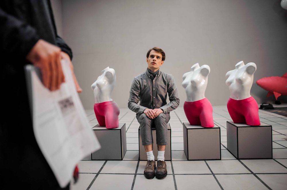 Brunettes Shoot Blondes