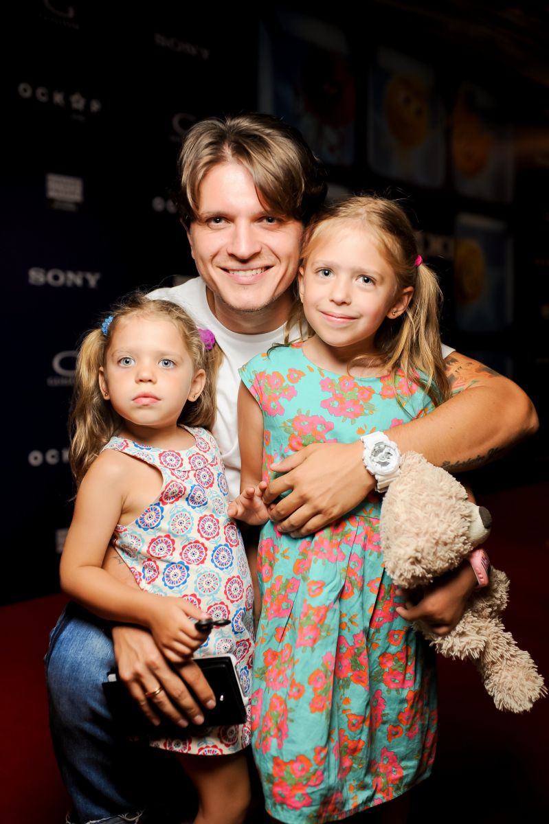 Анатолий Анатолич с дочками