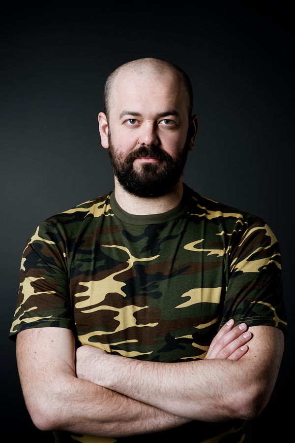 Украинские артисты облачились в камуфляж в патриотичной фотосессии