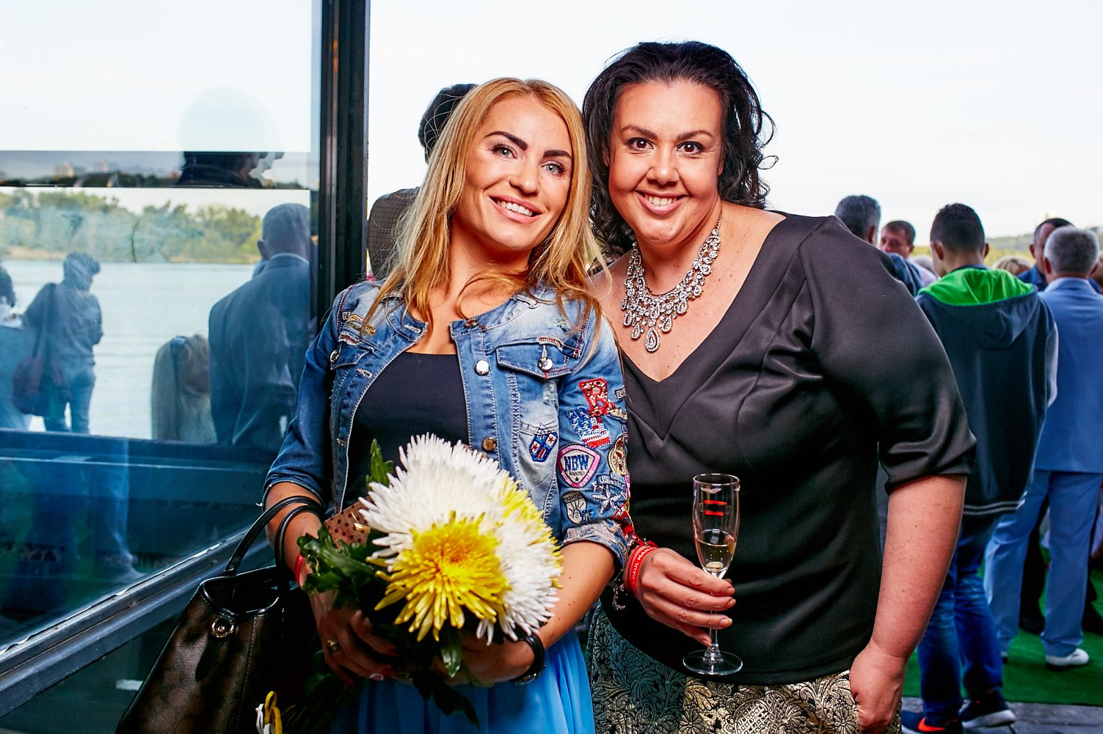 Алена Гребенюк справа