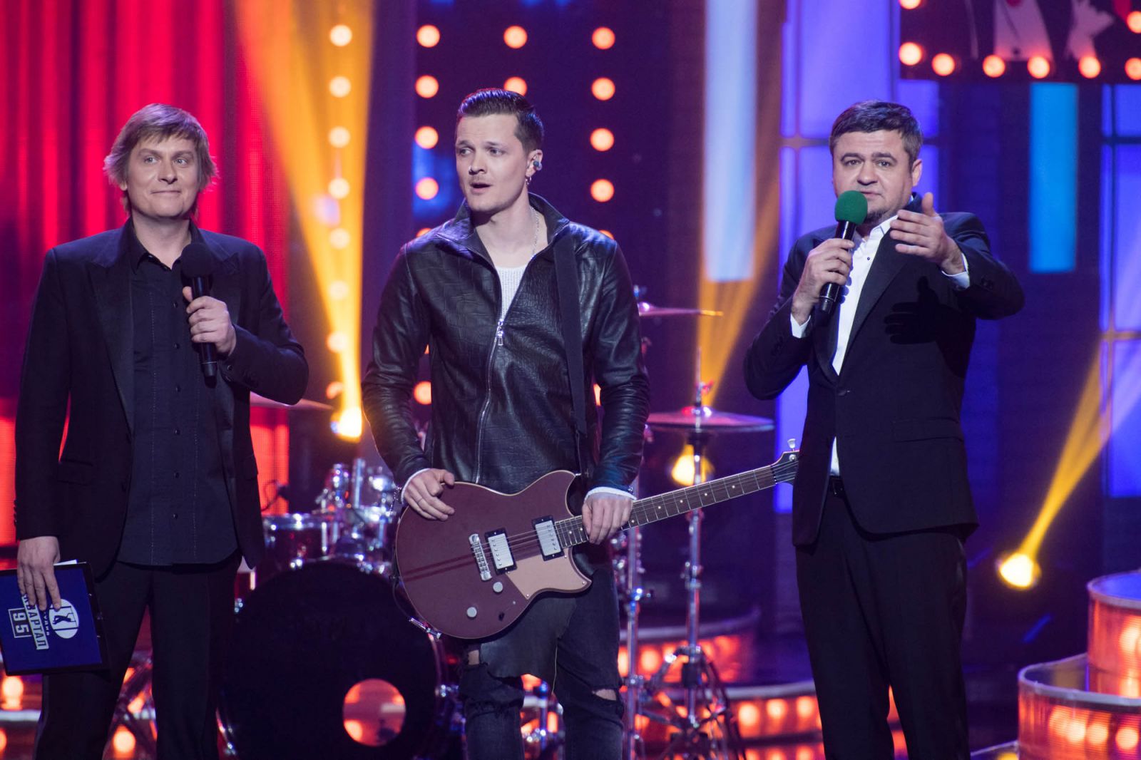 Новый "Вечерний Квартал": бунт мужчин и откровенные фото Зеленского