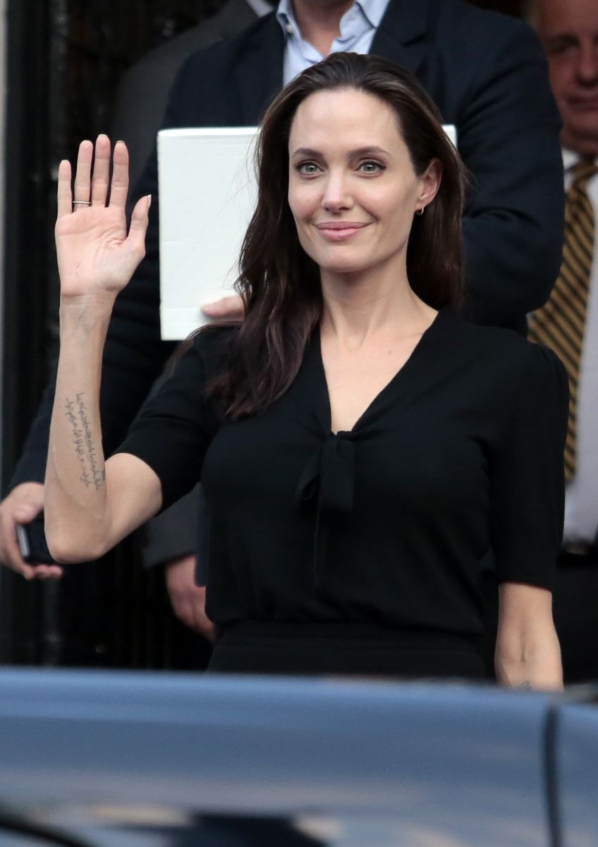 Инсайдер: Анджелина Джоли ест только раз в три дня и весит 34 кг!