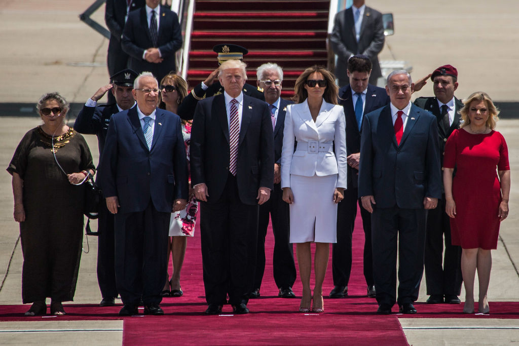 Этот неловкий момент: Мелания Трамп опозорила Дональда Трампа во время прибытия в Израиль