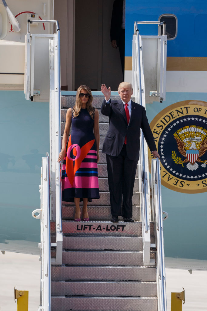 Жена президента Польши отказалась пожимать руку Дональду Трампу: Видео