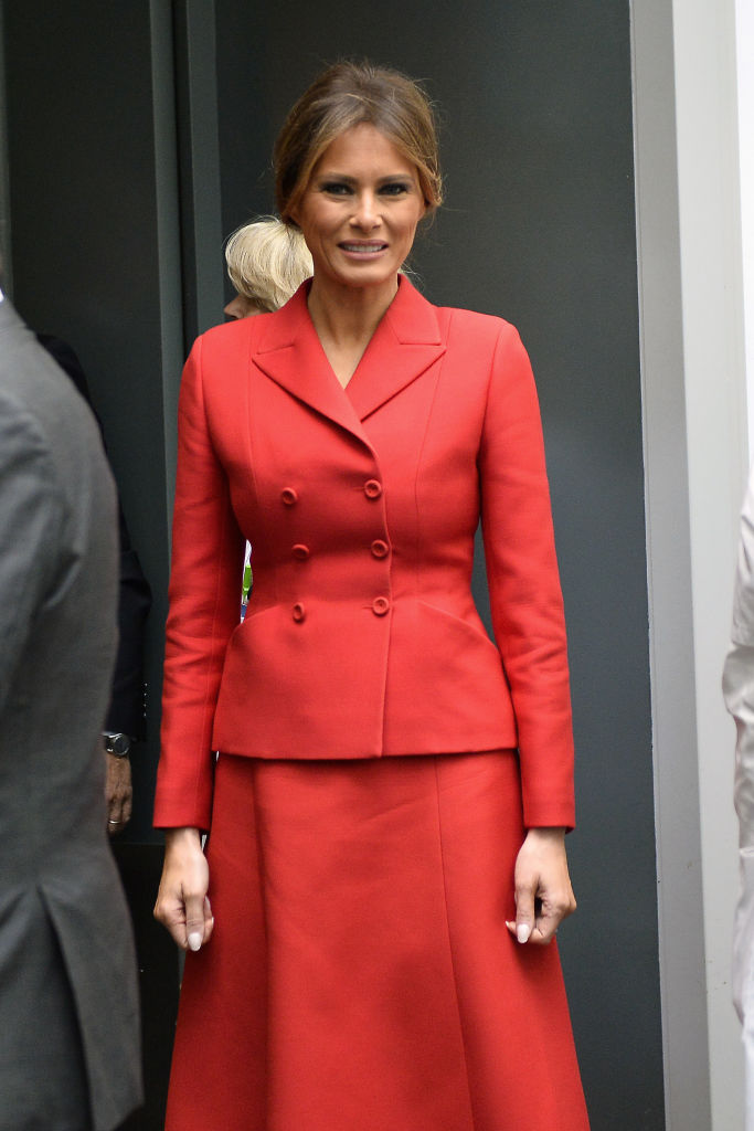 Время моды, а не политики: лучшие наряды Мелании Трамп 