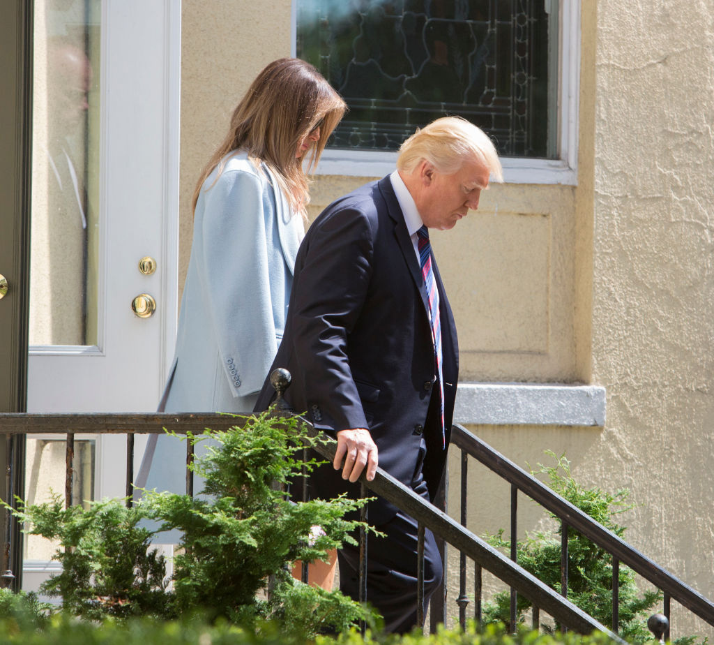 Скромный наряд: в чем Мелания Трамп пришла на церковную службу