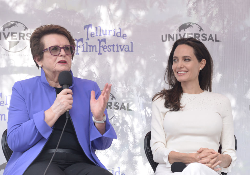 Анджелина Джоли в белом наряде восхитила публику цветущим внешним видом