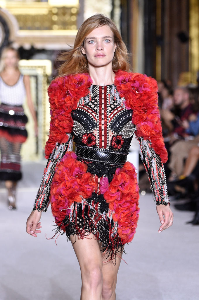 Парижский шик: Наталья Водянова блистает на показе Balmain