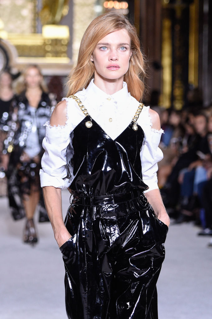 Парижский шик: Наталья Водянова блистает на показе Balmain