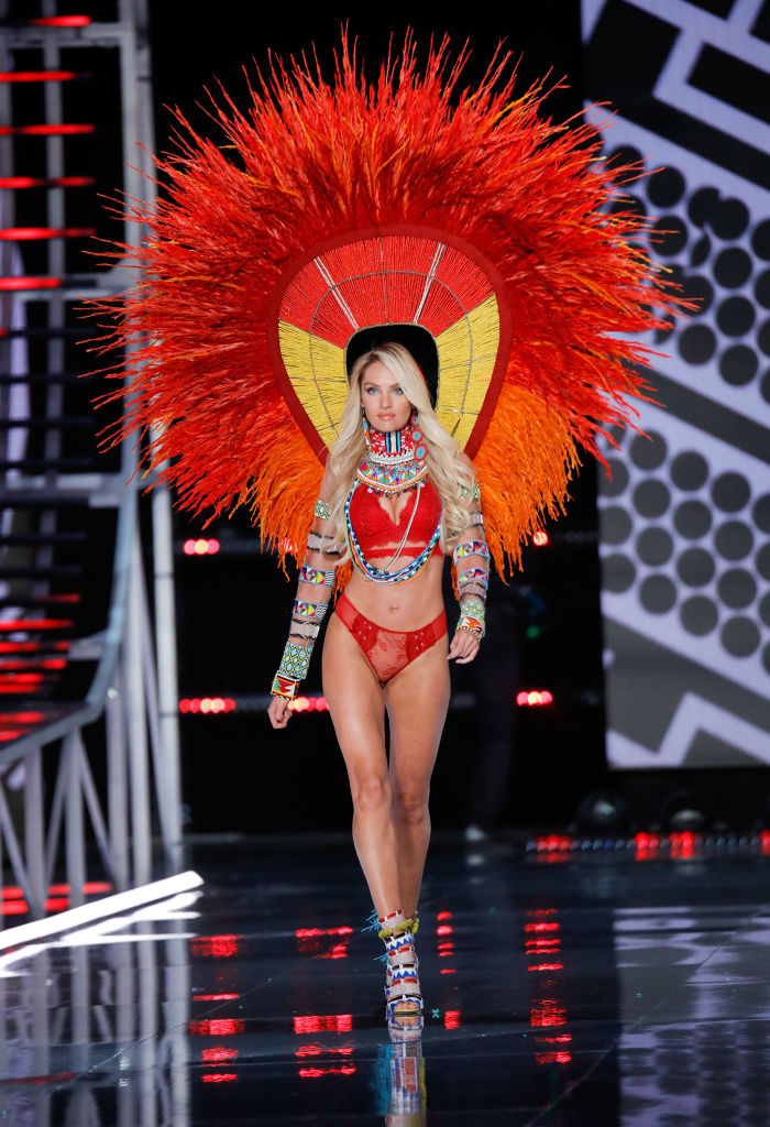 "Ангелы" Белла Хадид, Адриана Лима и другие блистают на показе Victoria's Secret-2017