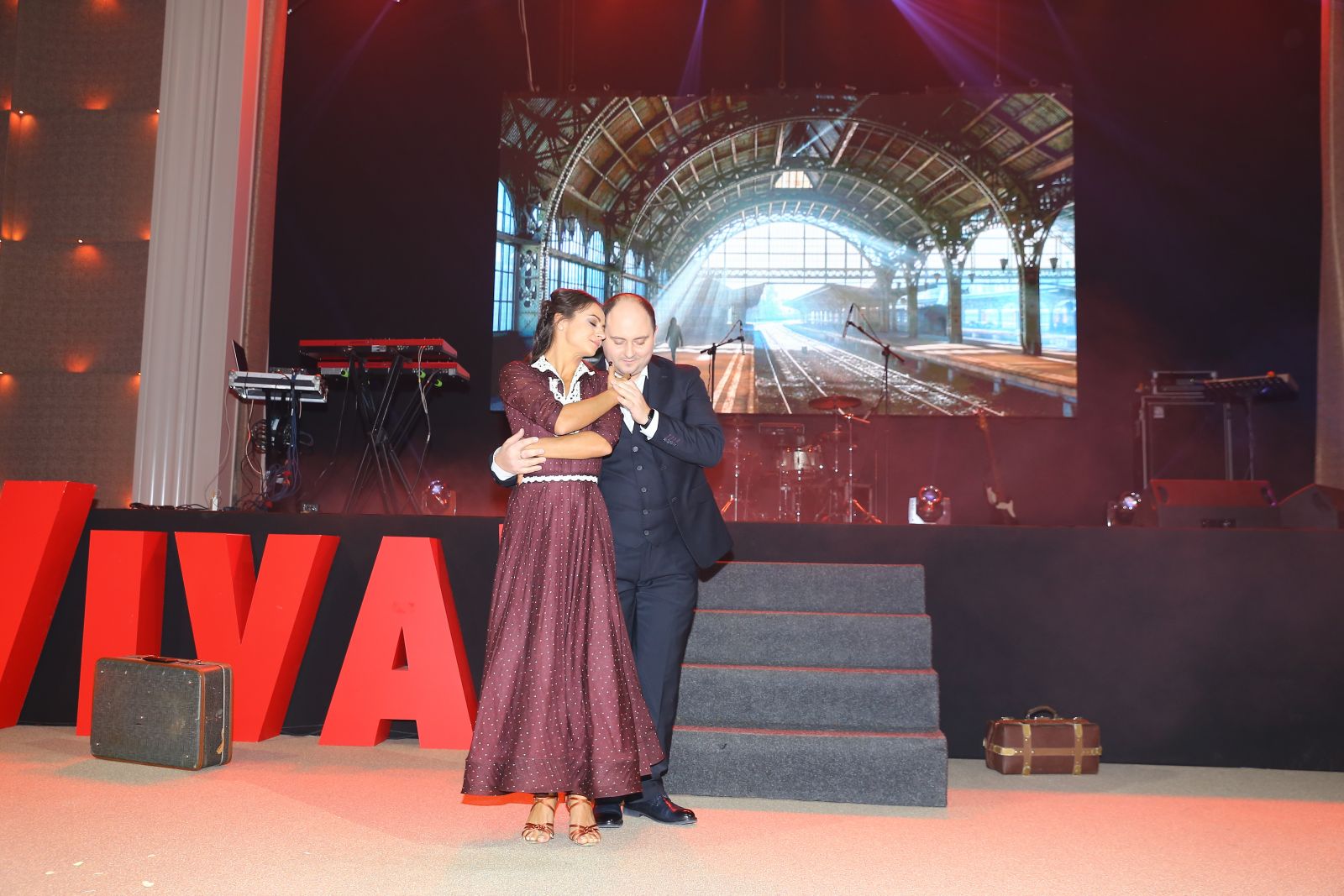 Юрий Ткач, Игорь Кузьменко, Женя Кот: финалисты шоу "Танці з зірками" блистают на "Viva! Бал"