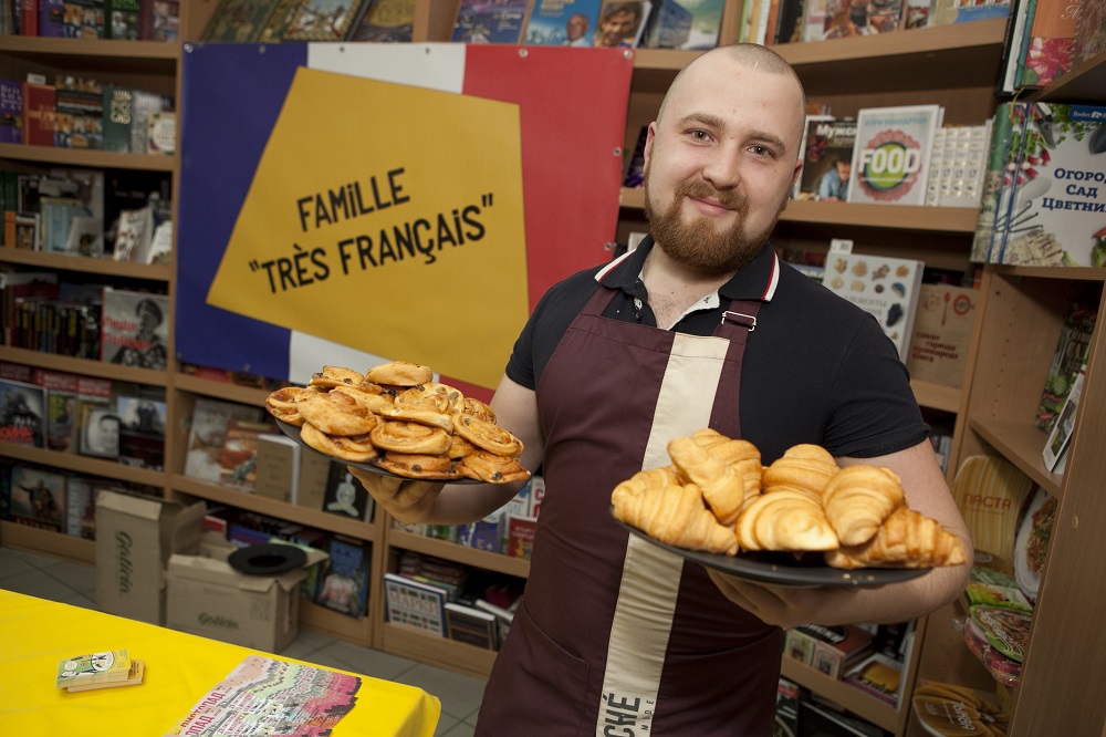 Ребята из детской театральной студии &laquo;Черный квадратик&raquo; приготовили небольшое представление для всех собравшихся. 