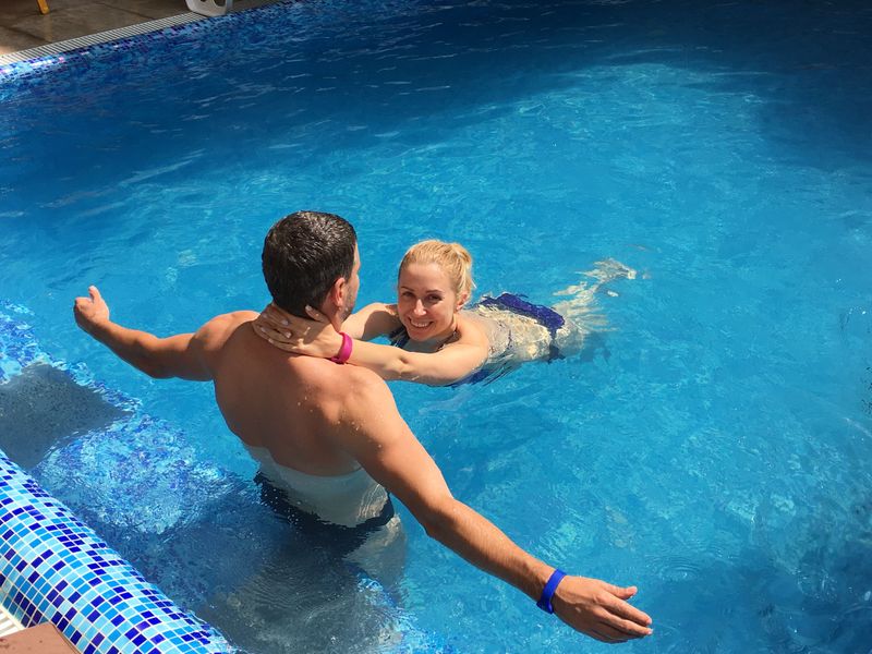 Тоня Матвиенко и Арсен Мирзоян с детьми отдыхают в Карпатах