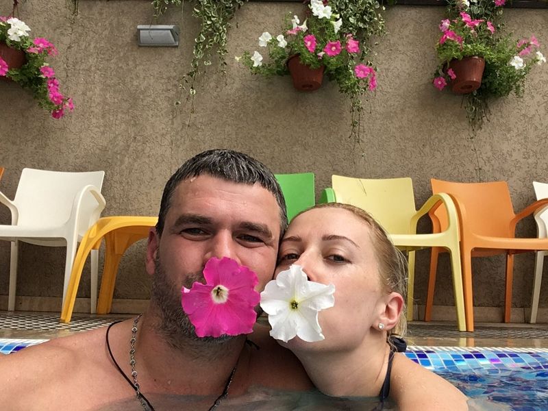 Тоня Матвиенко и Арсен Мирзоян с детьми отдыхают в Карпатах