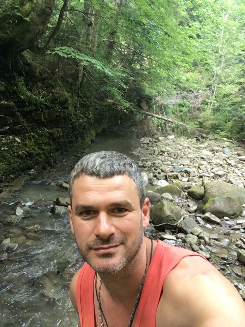 Тоня Матвиенко и Арсен Мирзоян с детьми отдыхают в Карпатах