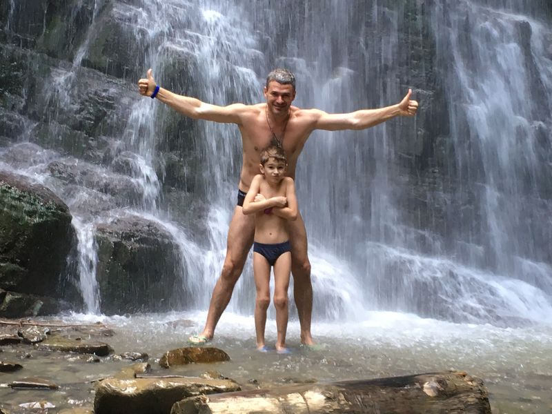 Тоня Матвиенко и Арсен Мирзоян с детьми отдыхают в Карпатах