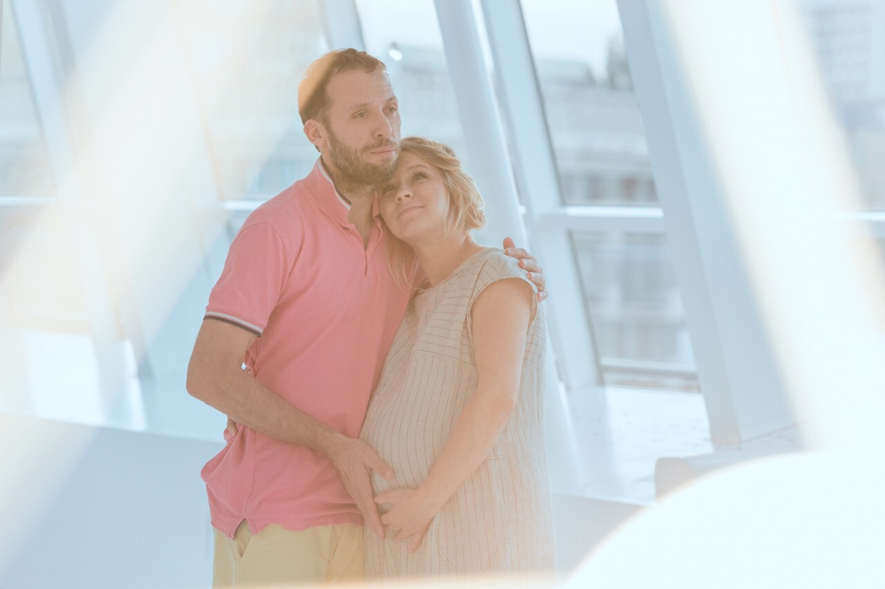 Константин Томильченко впервые поделился трогательными снимками своей беременной жены