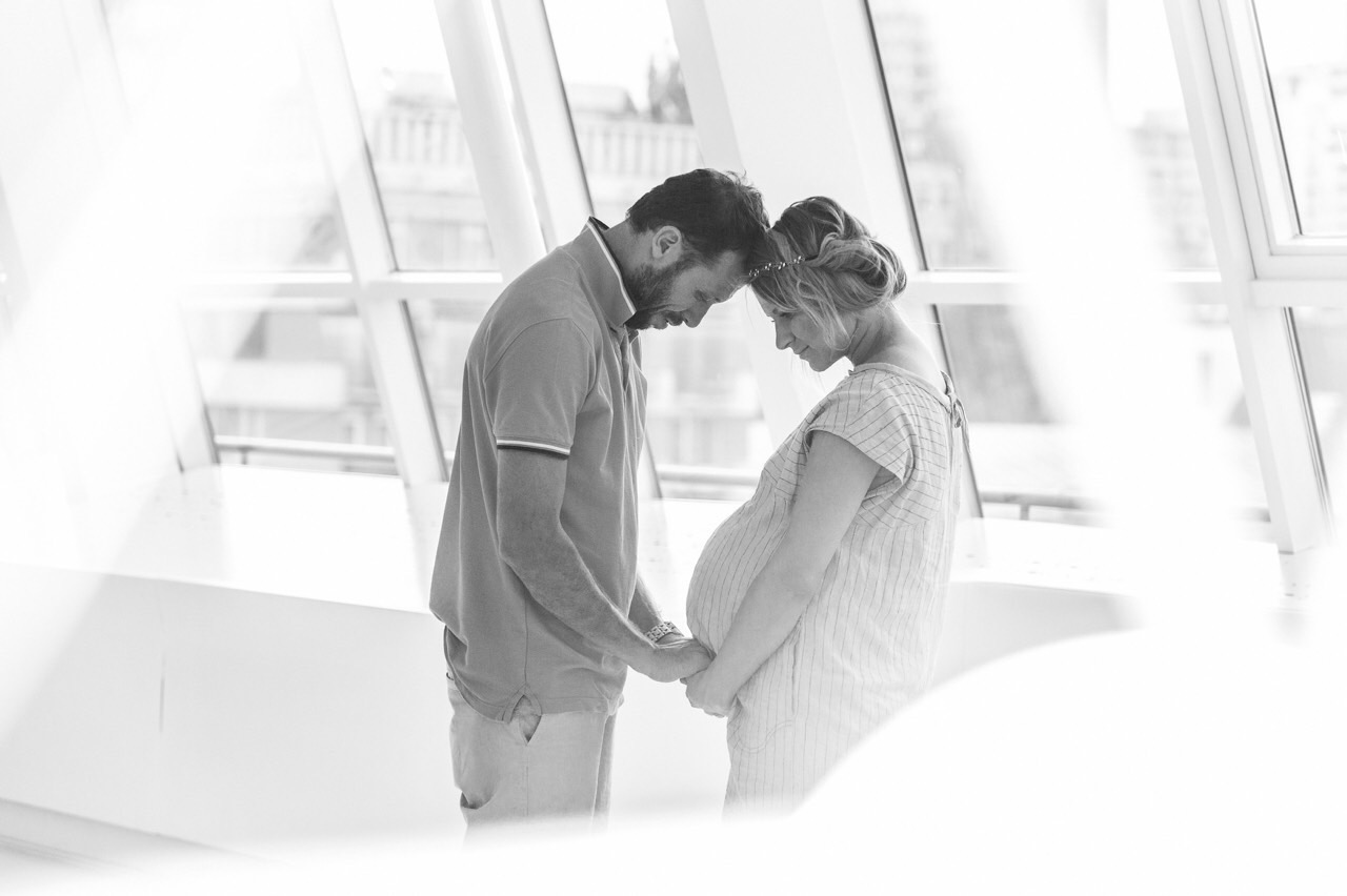 Константин Томильченко впервые поделился трогательными снимками своей беременной жены