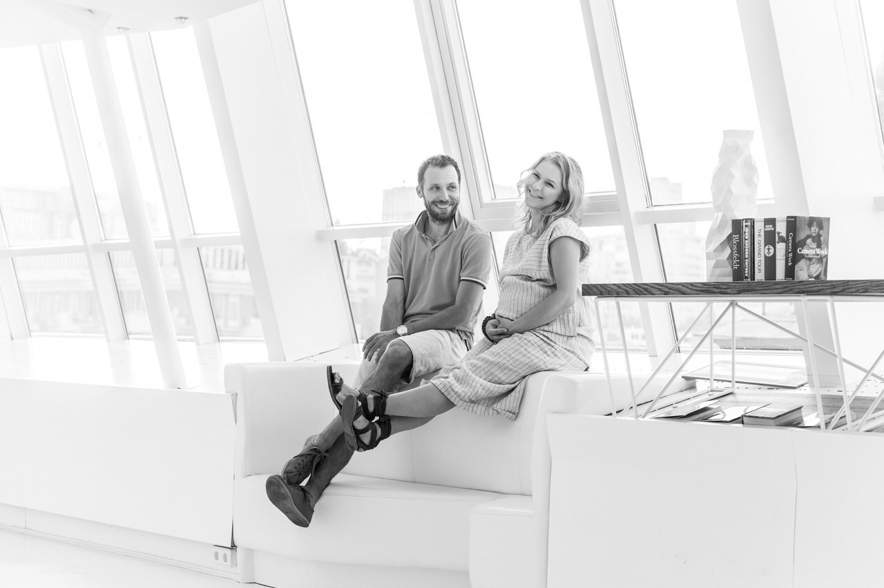 Константин Томильченко впервые поделился трогательными снимками своей беременной жены