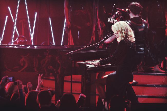 Светлана Лобода сыграла на рояле песню Не нужна