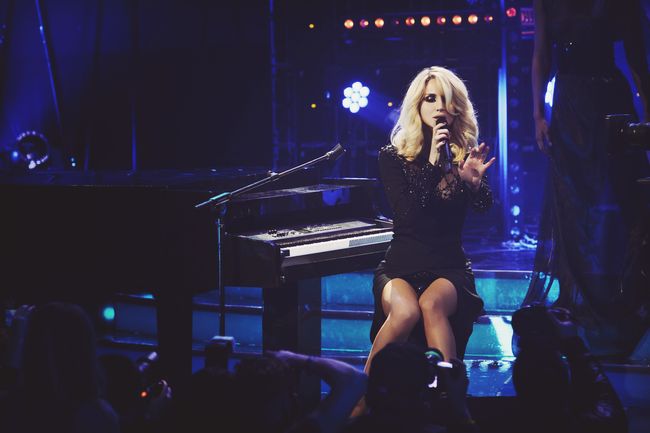 Светлана Лобода сыграла на рояле песню Не нужна