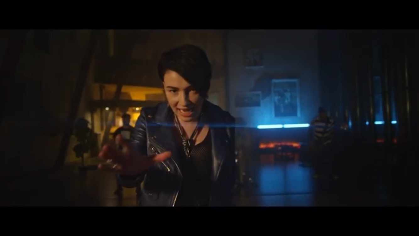 Жертвы ради творчества: Анастасия Приходько в клипе побрилась налысо