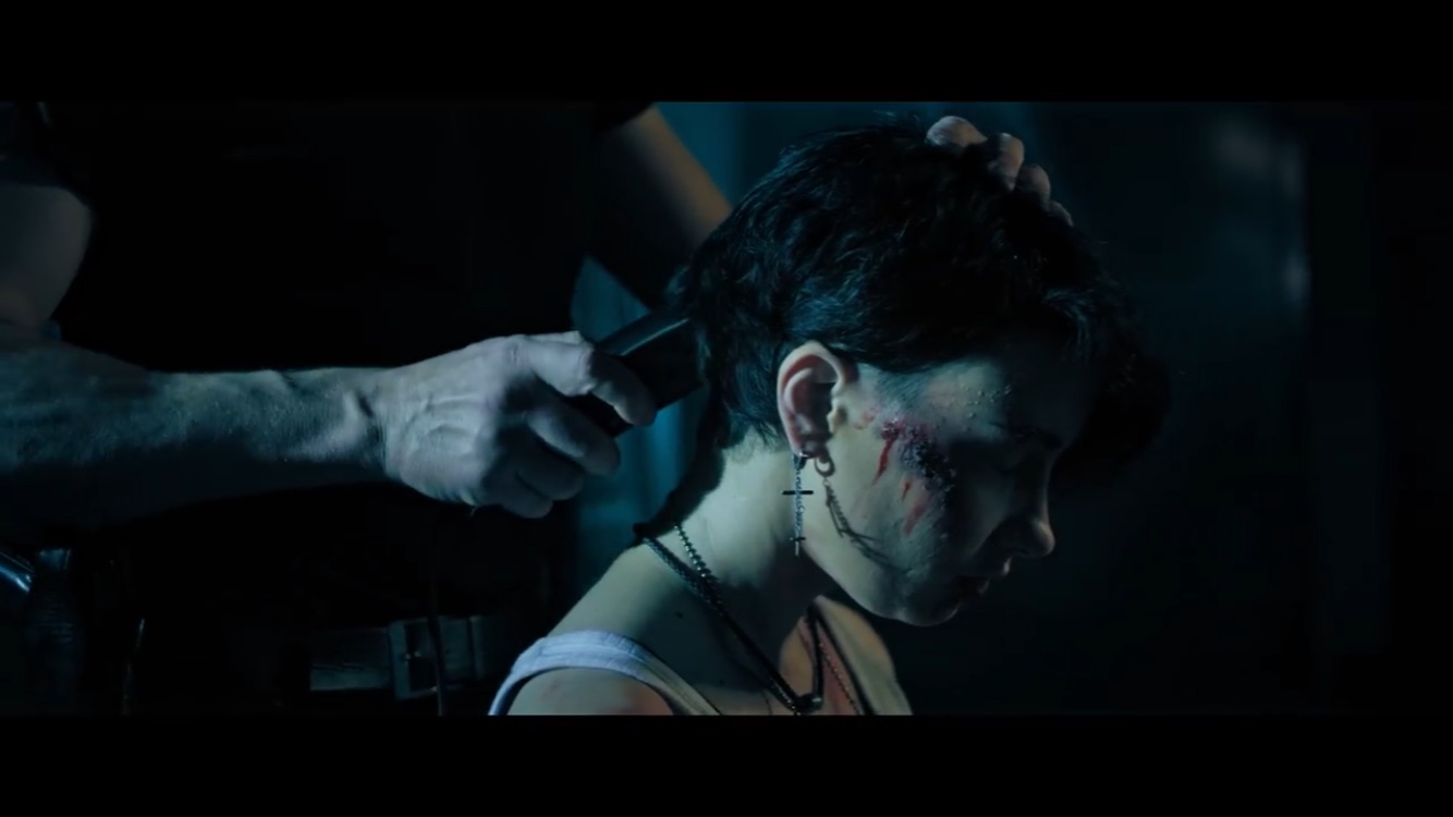 Жертвы ради творчества: Анастасия Приходько в клипе побрилась налысо