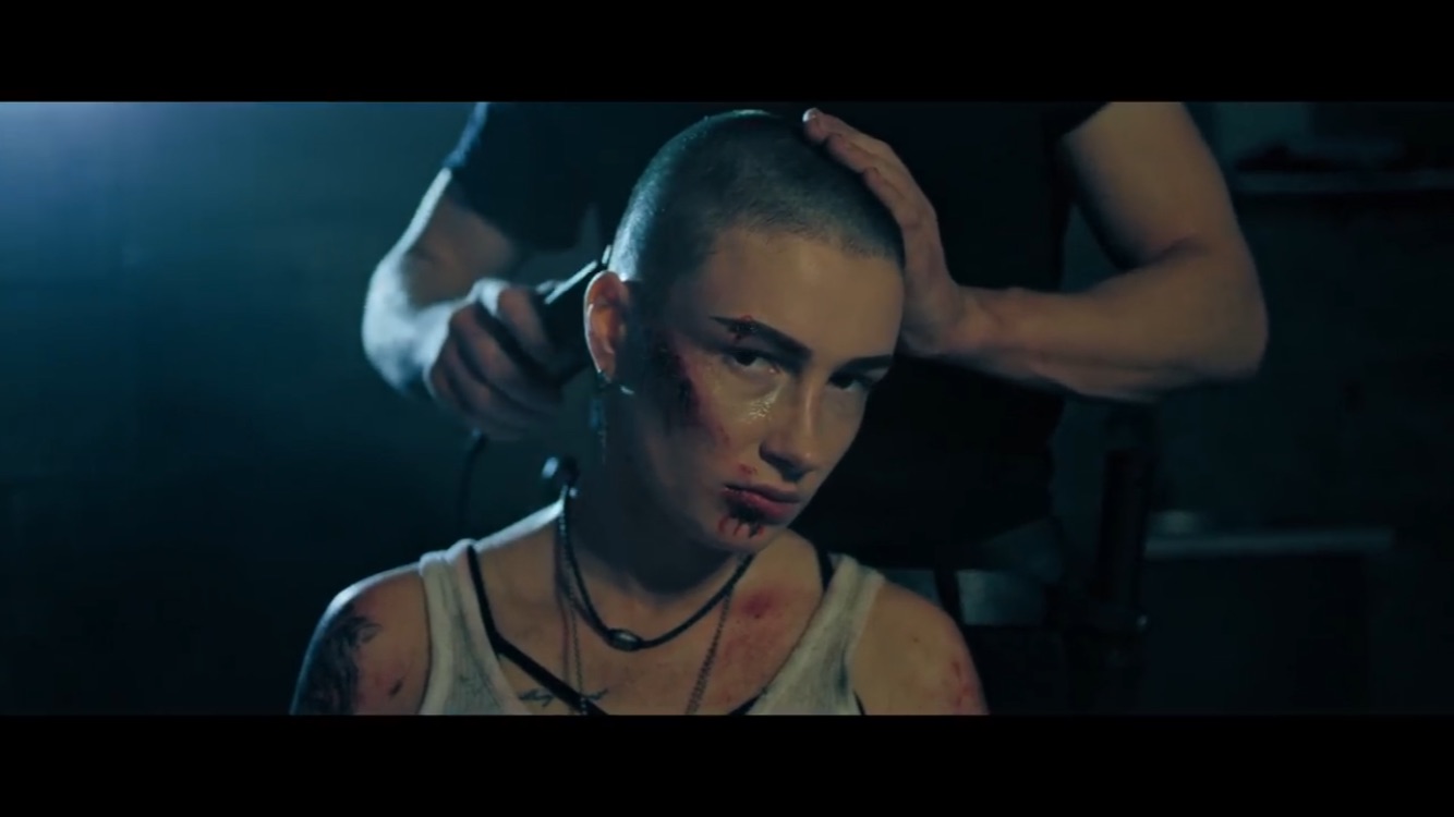 Жертвы ради творчества: Анастасия Приходько в клипе побрилась налысо