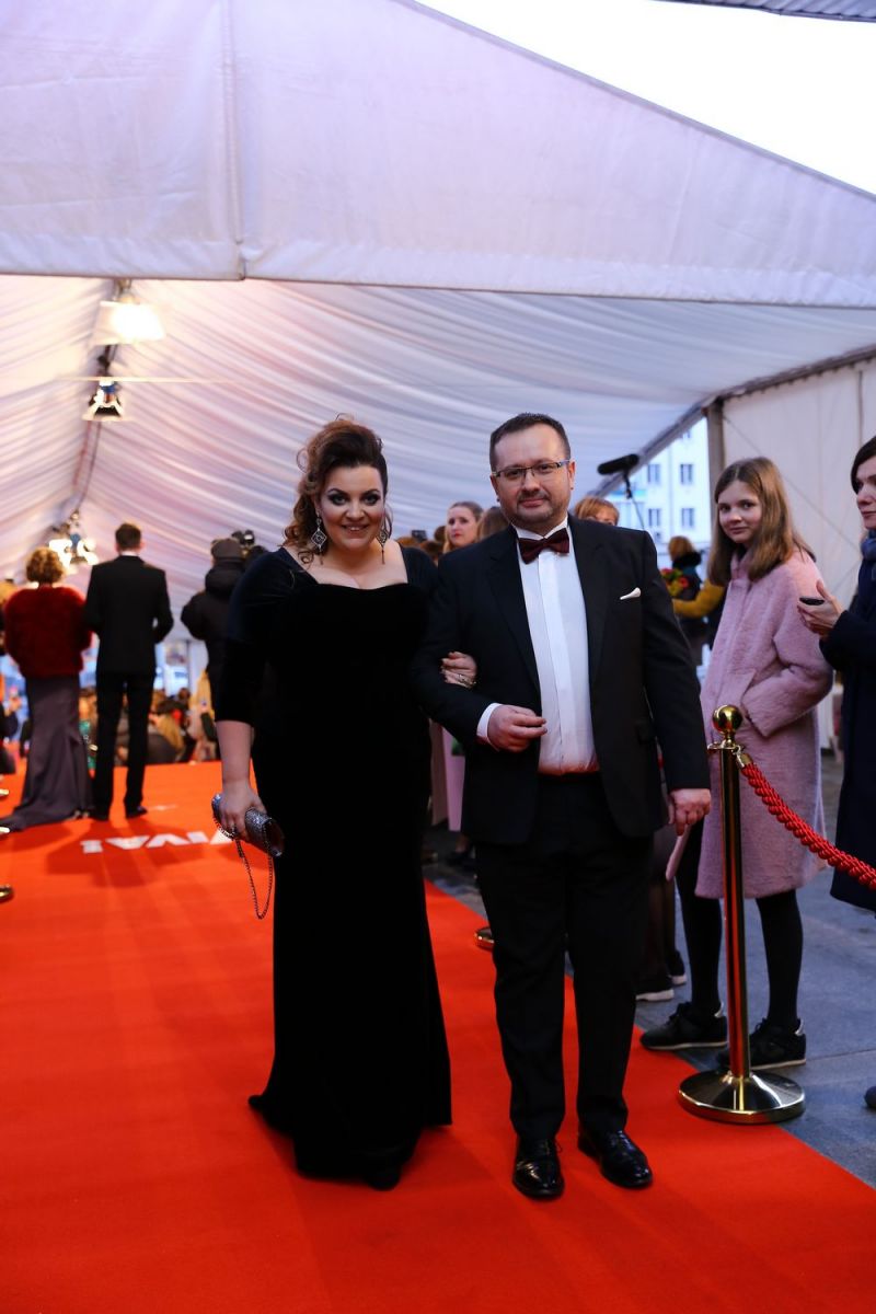 Главная красная дорожка страны: Джамала, Тина Кароль, O.Torvald и другие звезды прибыли на церемонию "Viva! Самые красивые-2017"