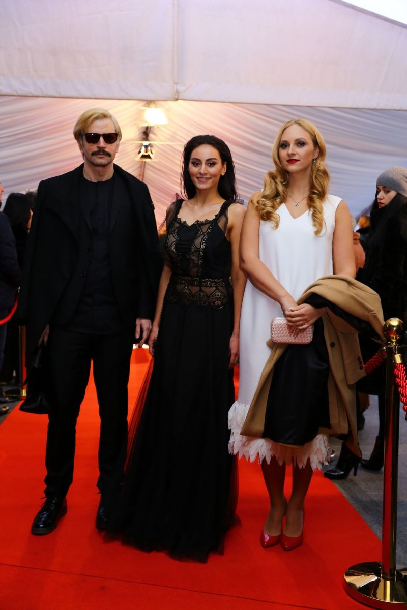 Главная красная дорожка страны: Джамала, Тина Кароль, O.Torvald и другие звезды прибыли на церемонию "Viva! Самые красивые-2017"