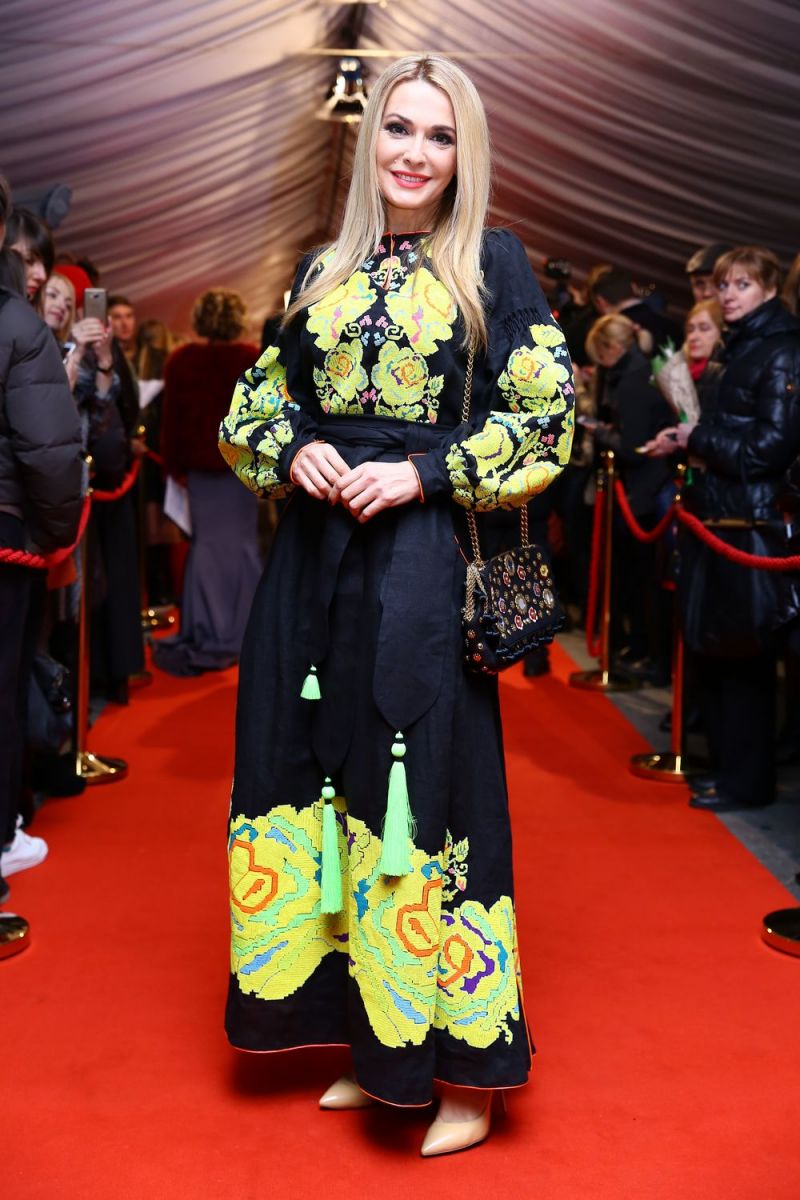 Viva! Самые красивые-2017: Ольга Сумская появилась на красной дорожке в платье-вышиванке