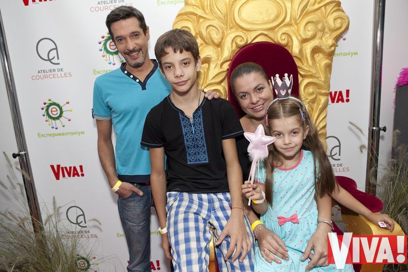 Максим Нелипа с семьей