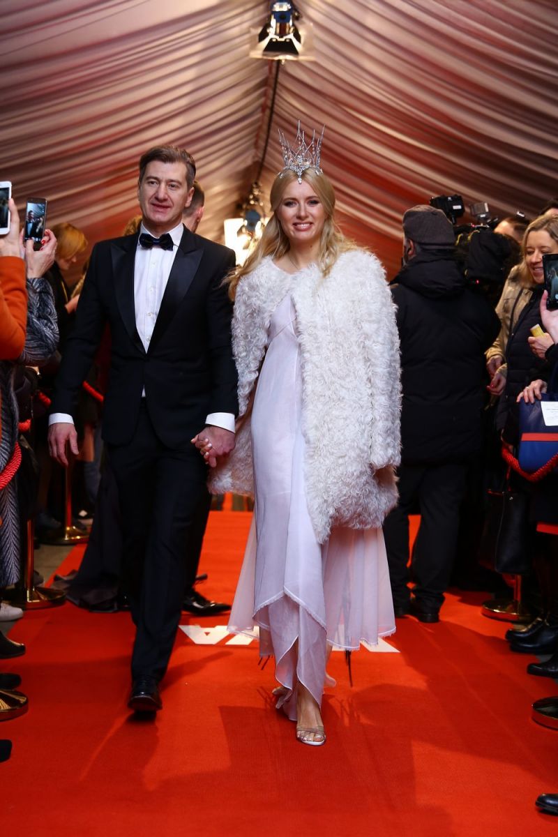 Королевский выход: на &quot;Viva! Самые красивые-2017&quot; Ольга Горбачева пришла в короне