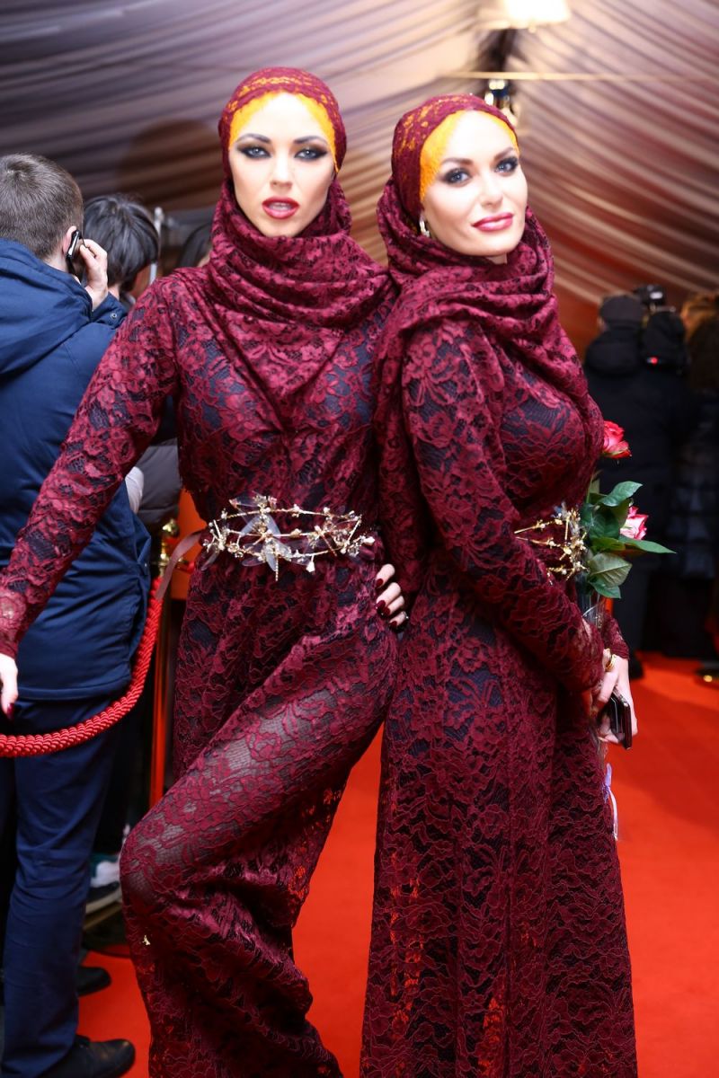 Солистки &quot;Неангелов&quot; обескуражили публики своими нарядами на &quot;Viva! Самые красивые-2017&quot;