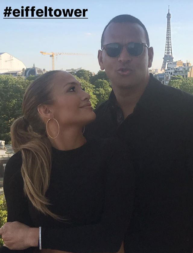 Париж для двоих: Дженнифер Лопес и Алекс Родригес поделились романтичными фото с уикенда
