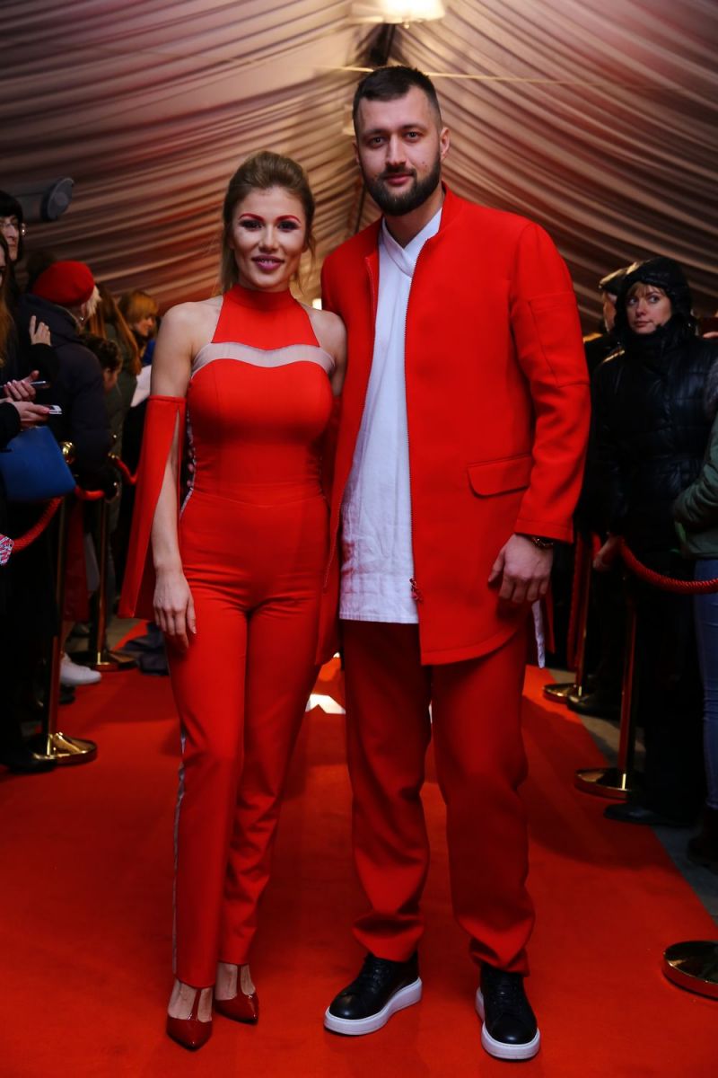 Главная красная дорожка страны: Monatik, The Harkiss, O.Torvald и другие звезды прибыли на церемонию "Viva! Самые красивые-2017"