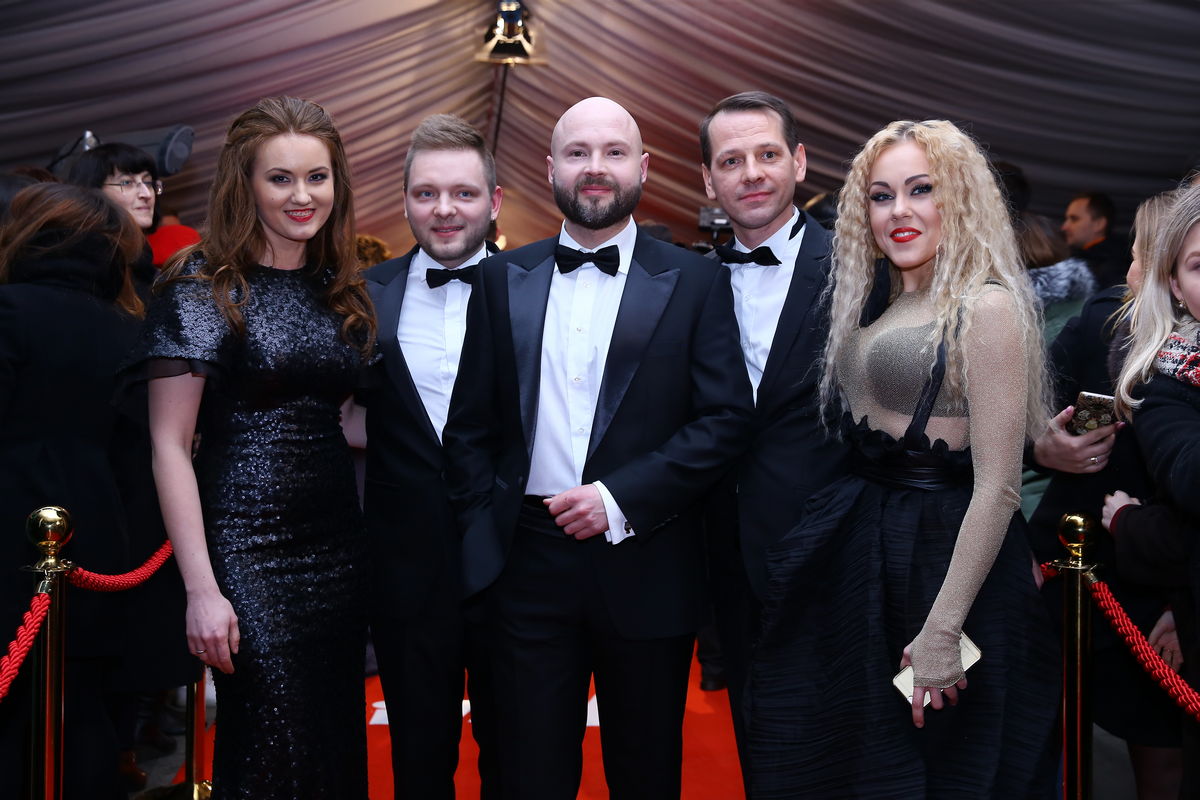 Певица Alyosha вместе с виртуоз-оркестром Kiev Tango Project представила новую версию хита Sweet People