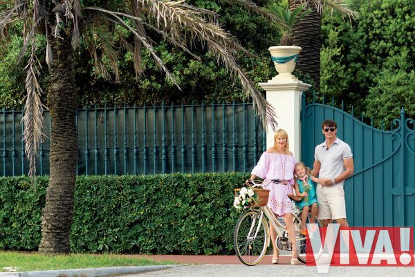 Александр Шовковский с женой Ольгой Аленовой и дочерью Сашей: семейная фотосессия для Viva!