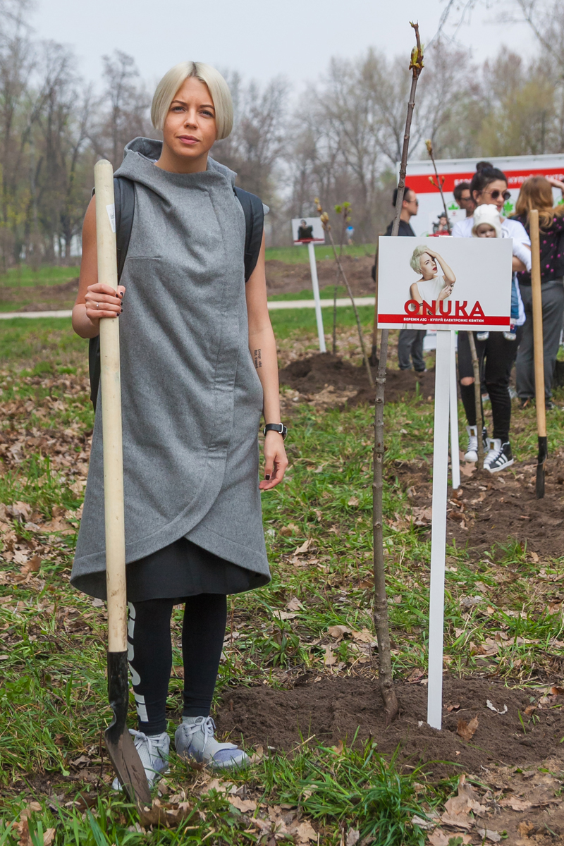 Скрябин, Onuka, Monatik: звезды посадили в Киеве аллею каштанов