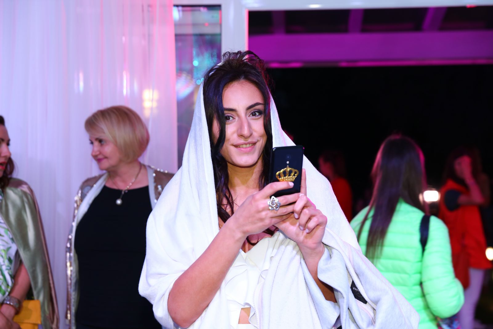 Нежно и красиво: Роза Аль-Намри пришла на "Viva, Morshinska! ECO AWARDS 2017" с белой накидкой на голове